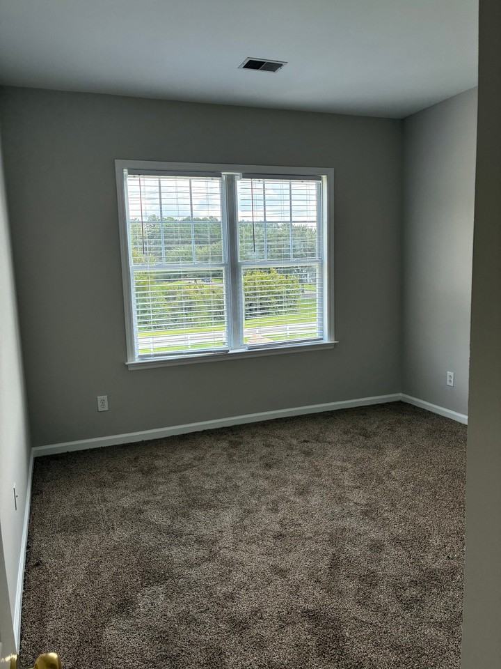201 Hyacinth St - Photo 5 of 17