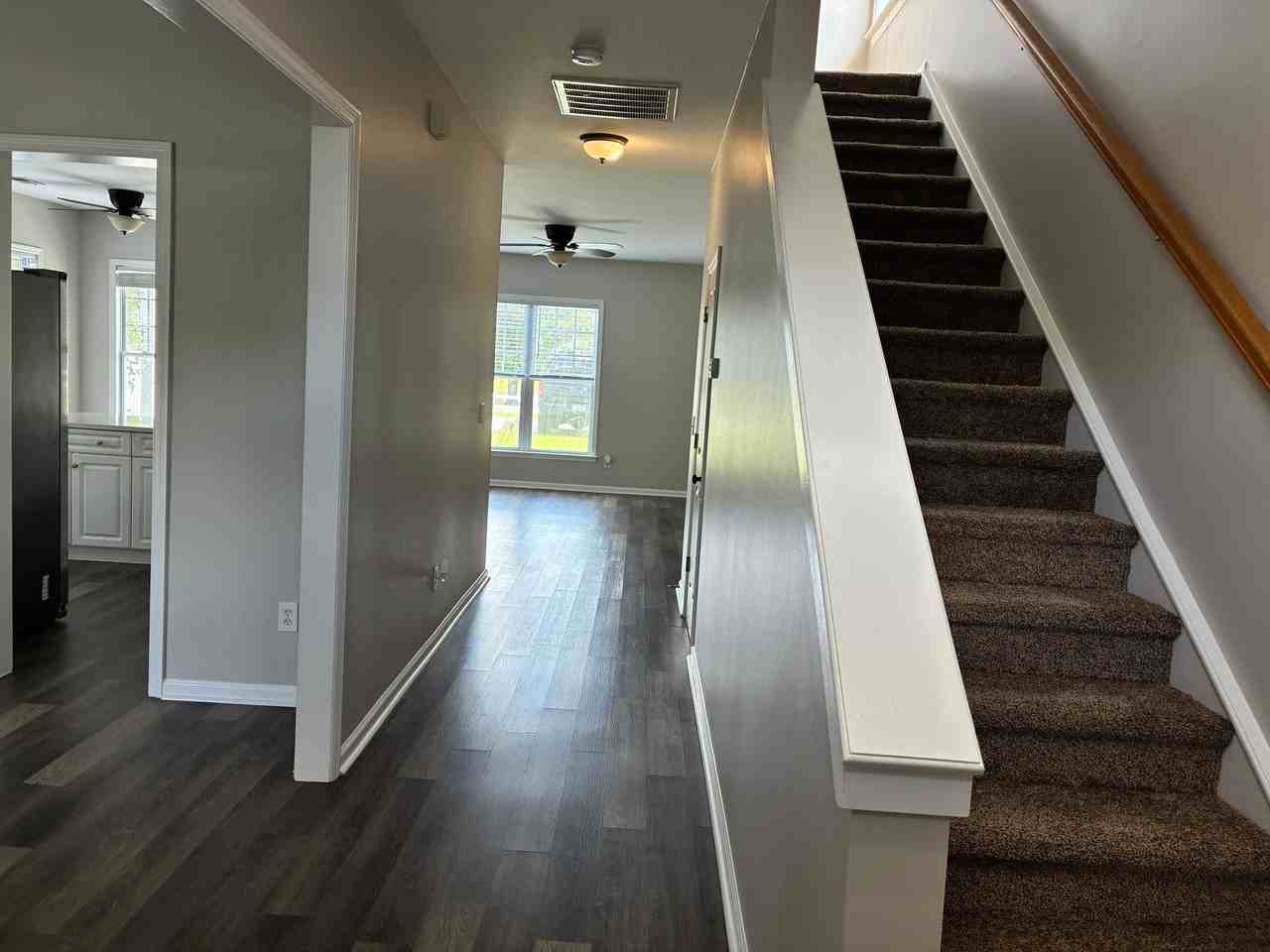 201 Hyacinth St - Photo 6 of 17