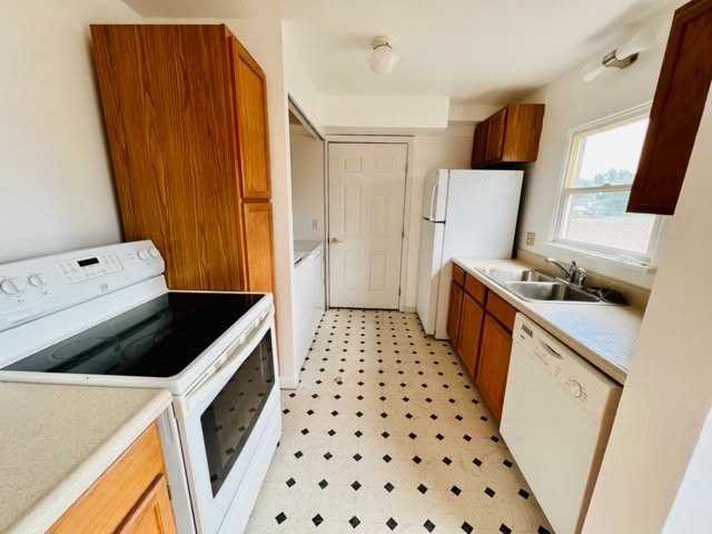 703 E 5th St - Photo 4 of 8