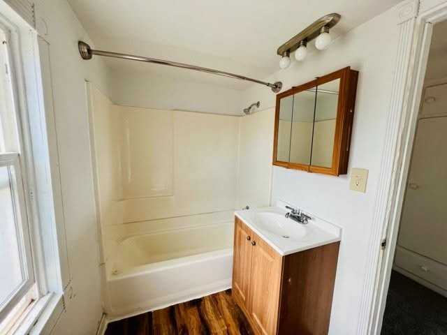 703 E 5th St - Photo 6 of 8