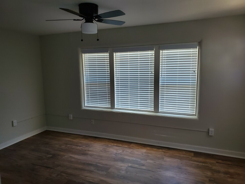 113 S E St - Photo 3 of 7