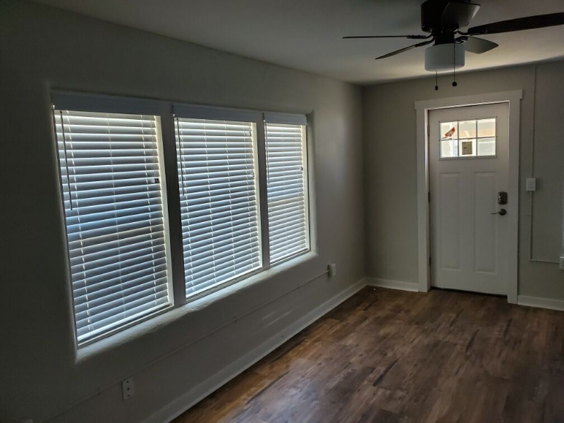 113 S E St - Photo 4 of 7