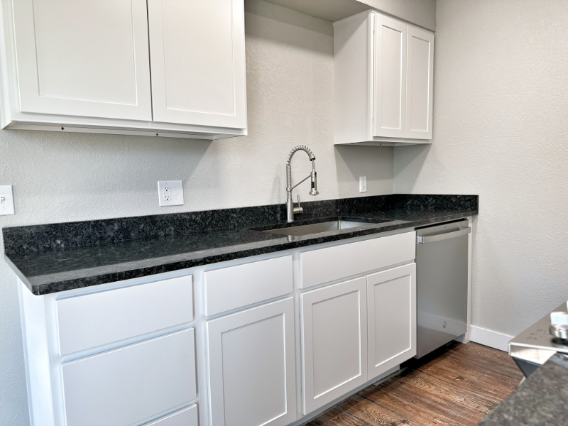 602 Sw C St - Photo 4 of 10