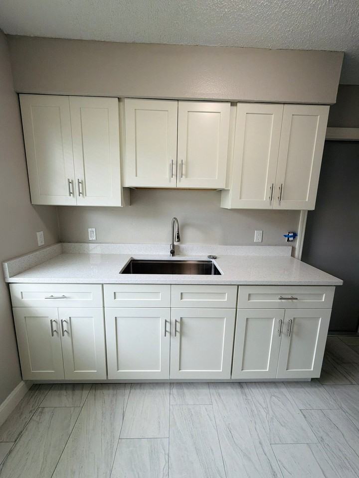 536 Pinewood Ave #2 - Photo 4 of 18