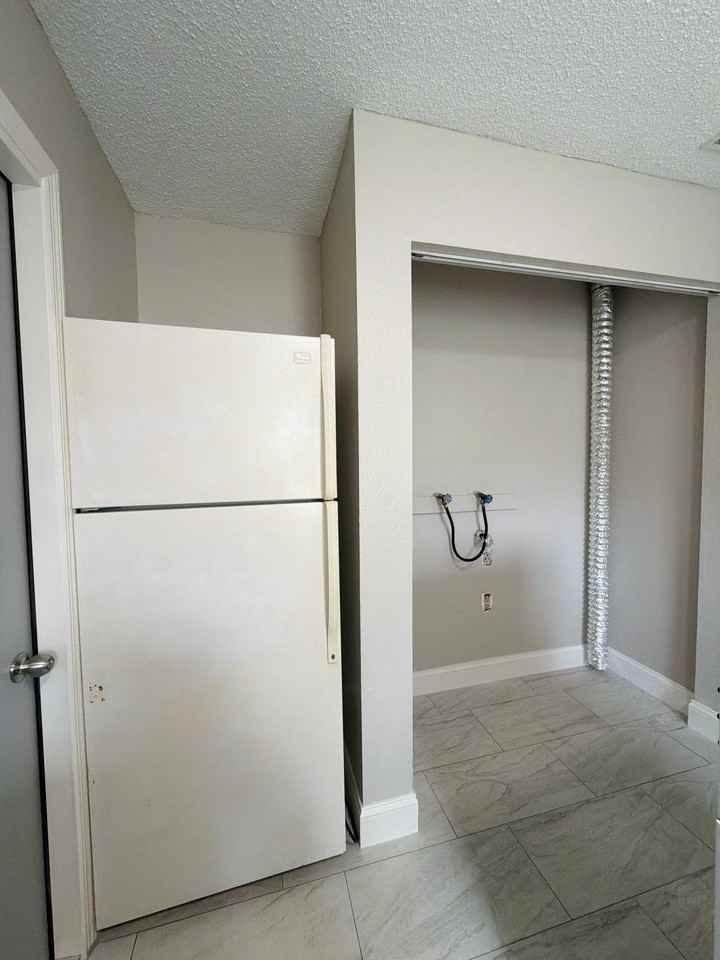 536 Pinewood Ave #2 - Photo 5 of 18