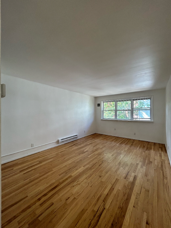 590 Bergen Ave #B6 - Photo 3 of 8
