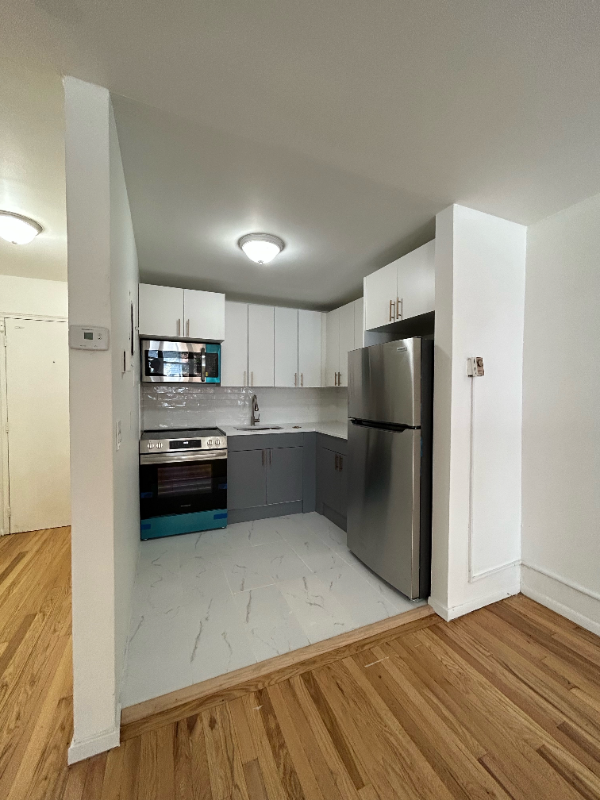 590 Bergen Ave #B6 - Photo 5 of 8