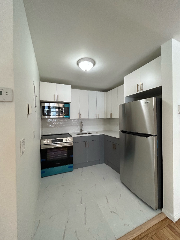 590 Bergen Ave #B6 - Photo 6 of 8