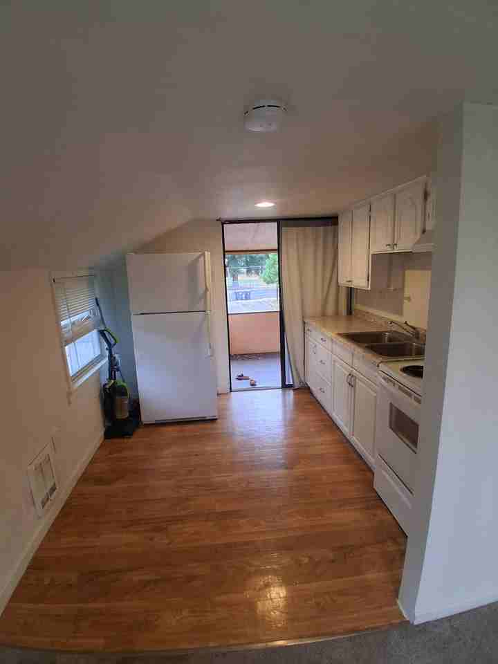 14602 Portland Avenue Southwest, Unit B - Photo 2 of 13