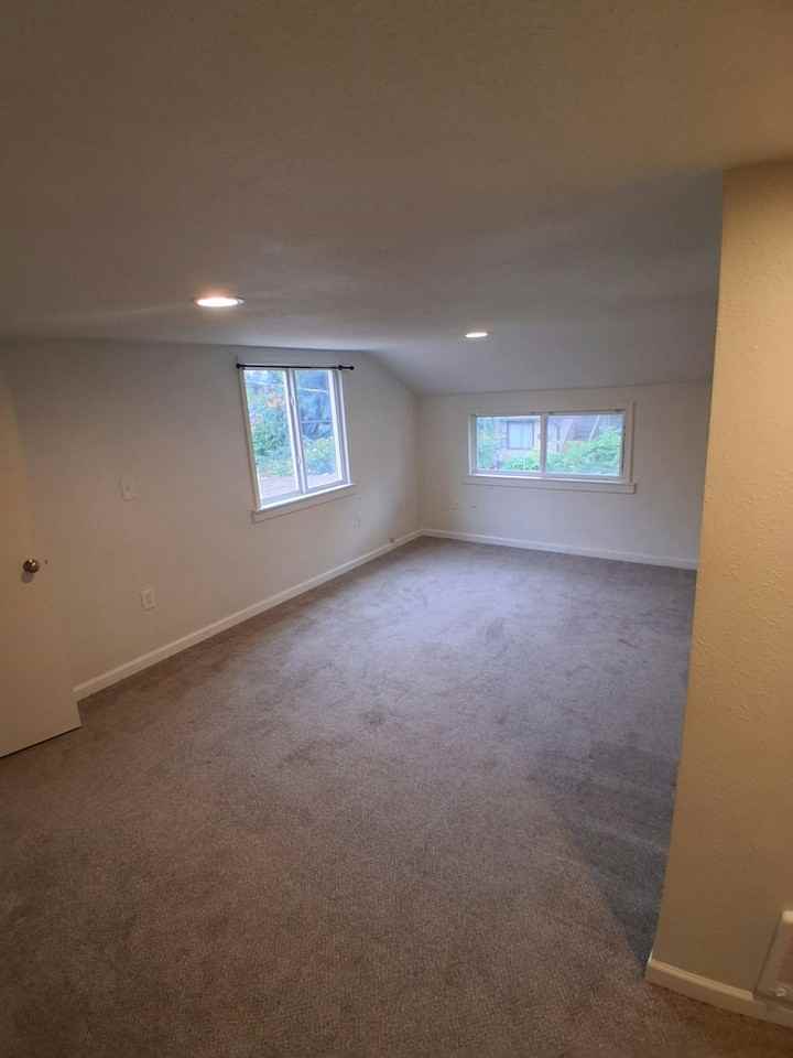 14602 Portland Avenue Southwest, Unit B - Photo 3 of 13