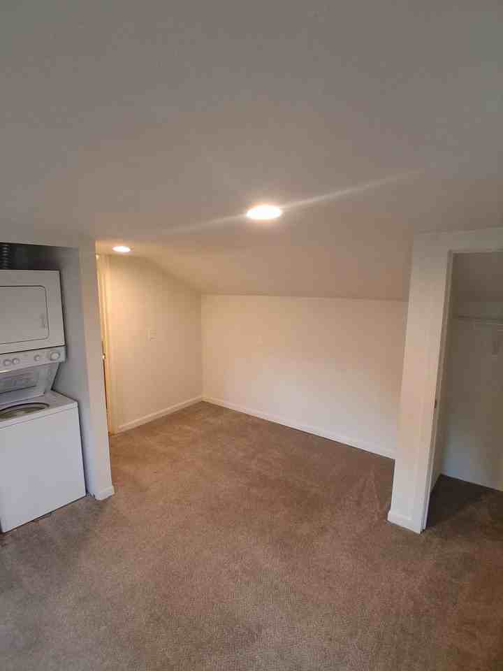 14602 Portland Avenue Southwest, Unit B - Photo 4 of 13