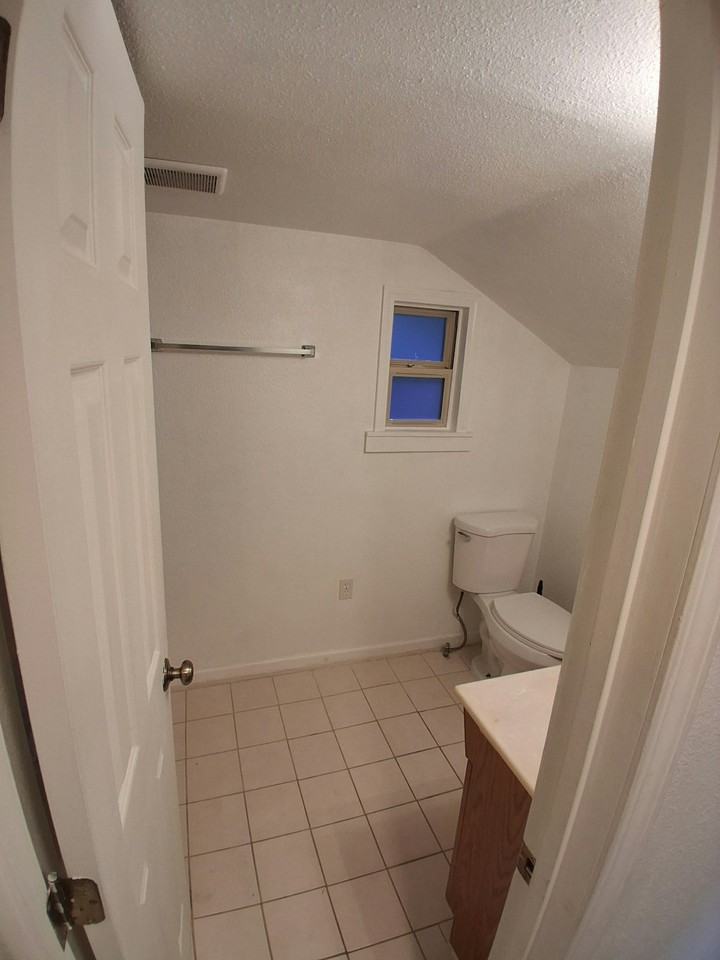 14602 Portland Avenue Southwest, Unit B - Photo 6 of 13