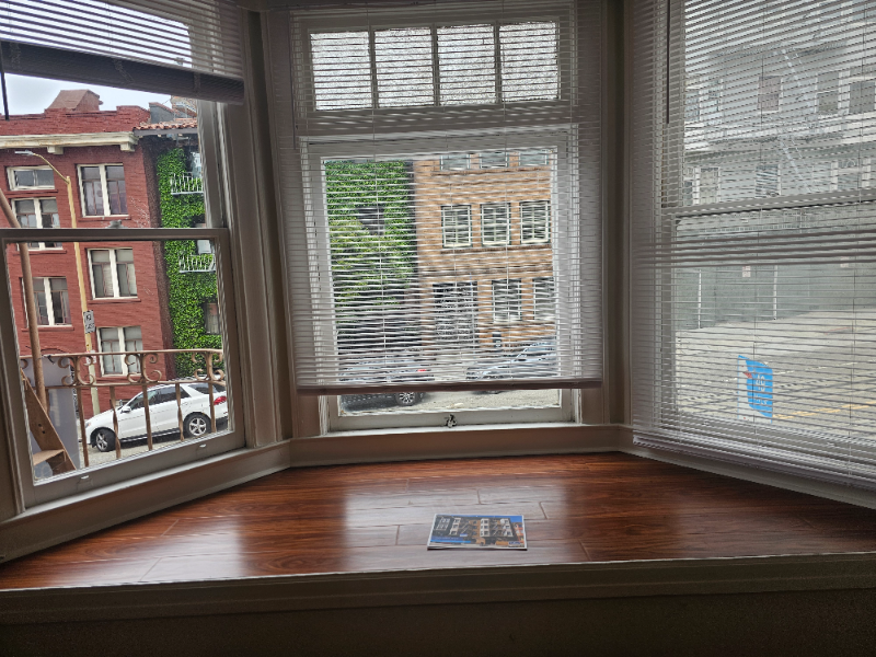 1025 Powell St #6 - Photo 4 of 7