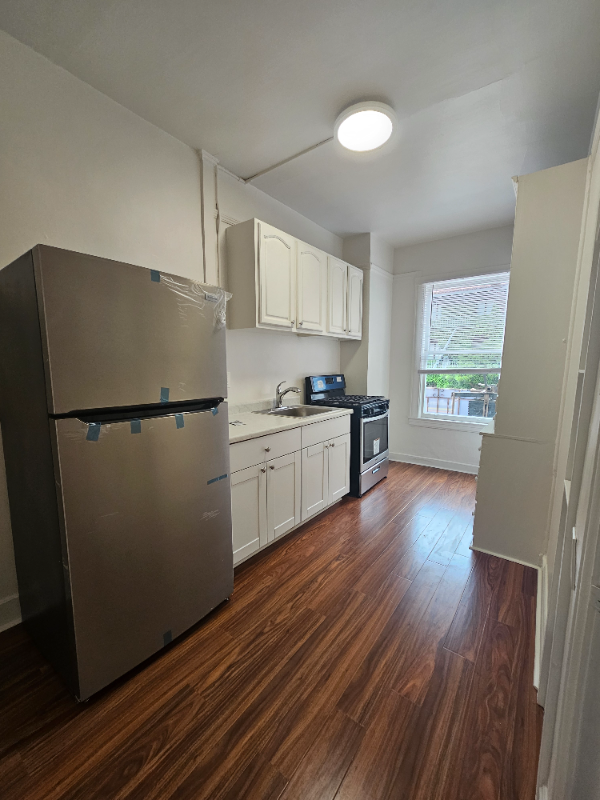 1025 Powell St #6 - Photo 5 of 7
