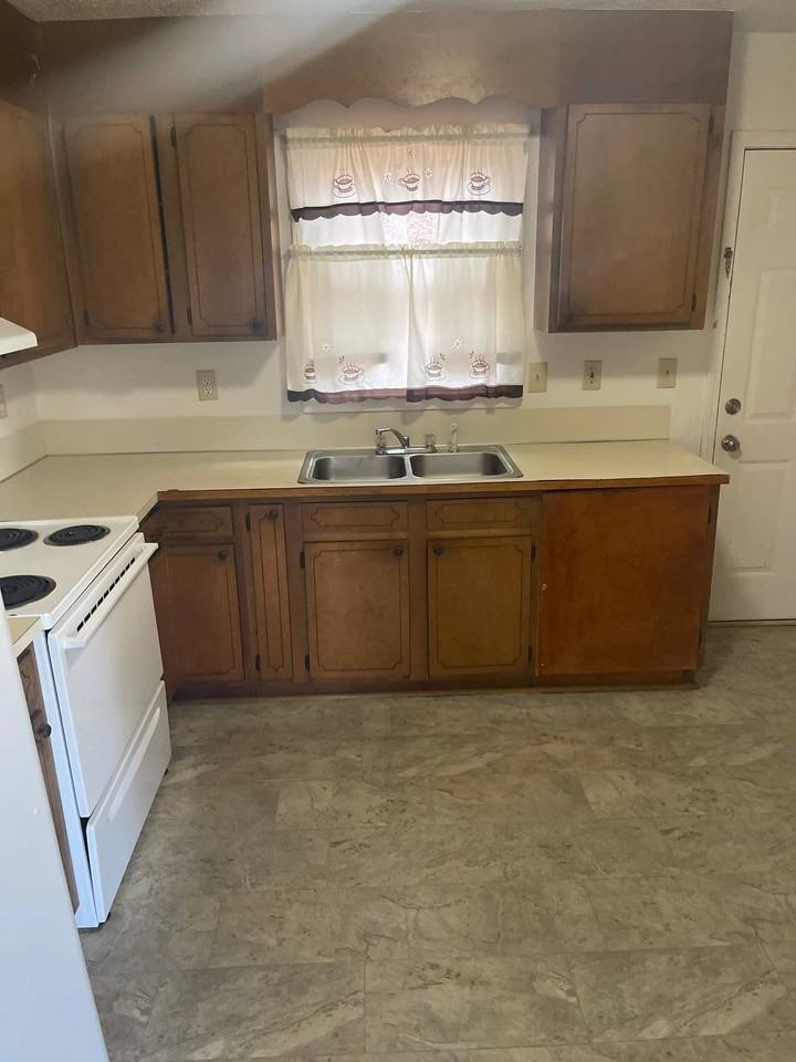 1206 Virginia St Sw #2 - Photo 2 of 3