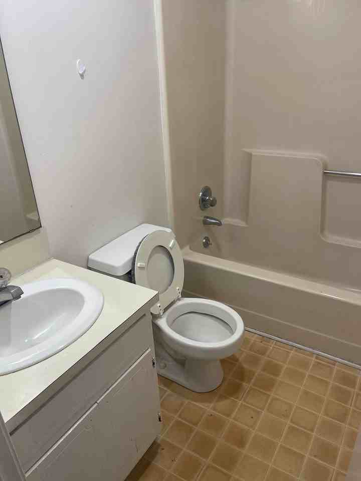 1206 Virginia St Sw #2 - Photo 3 of 3
