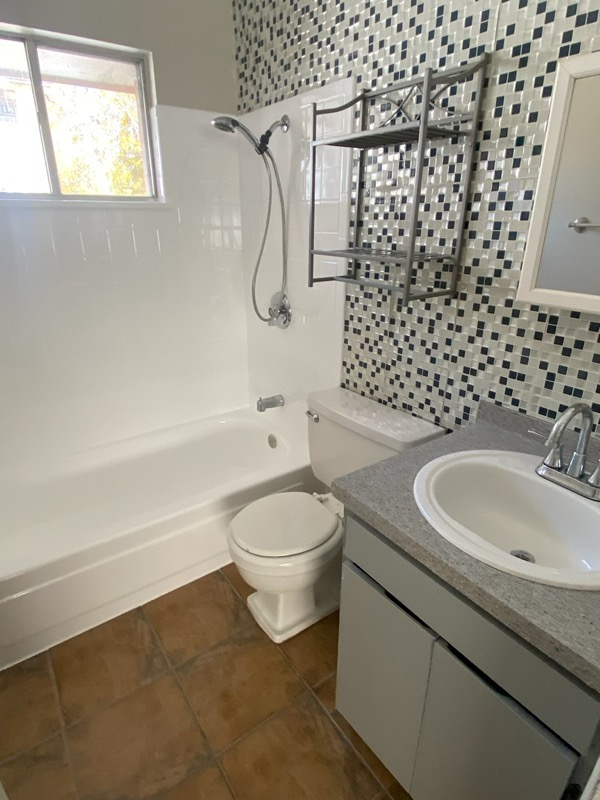 826 Emery St #2 - Photo 3 of 6
