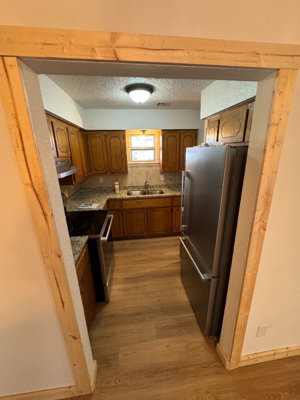 1102 Se 10th St - Photo 4 of 5