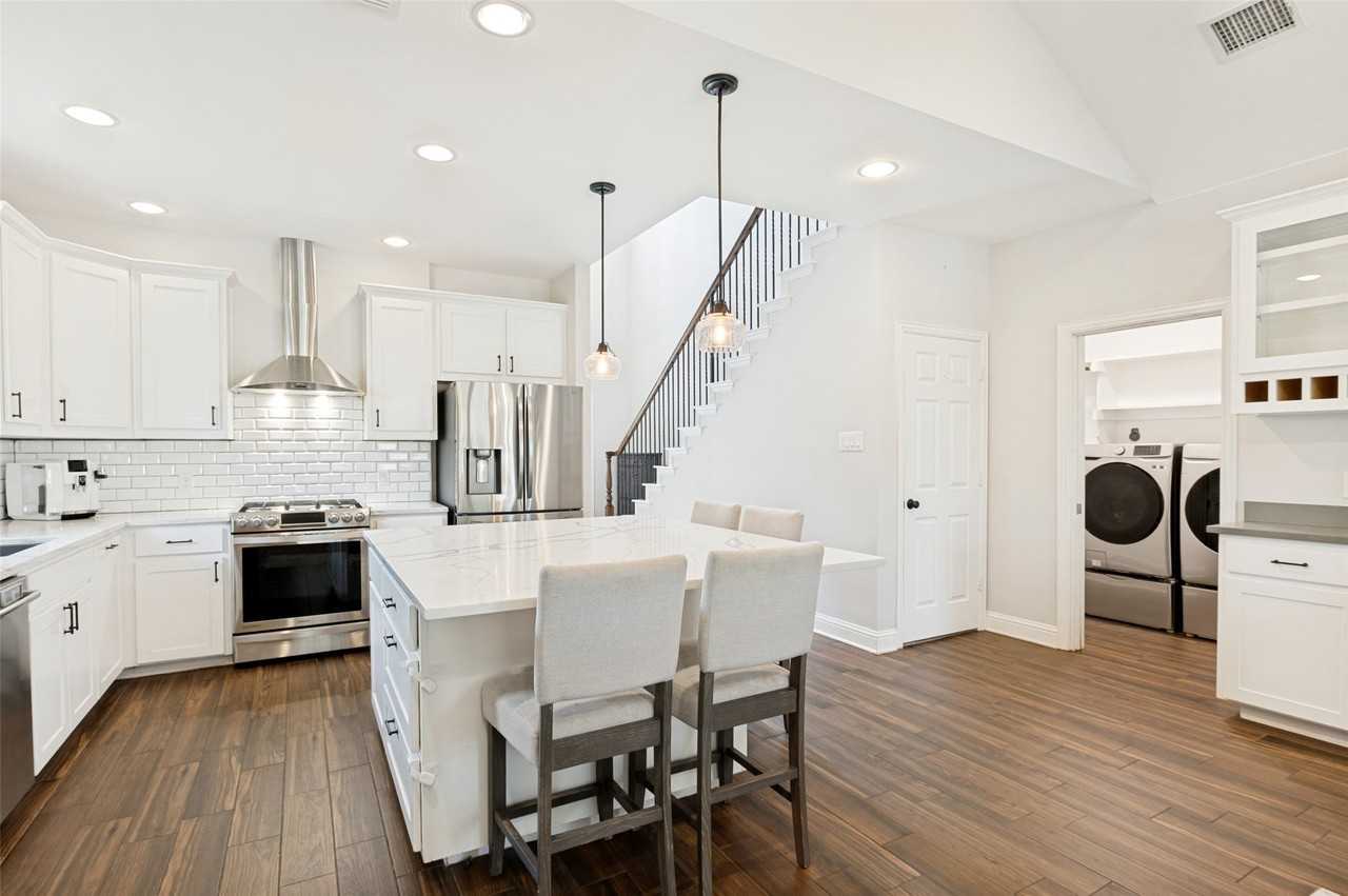 18141 Justice Ln - Photo 3 of 13