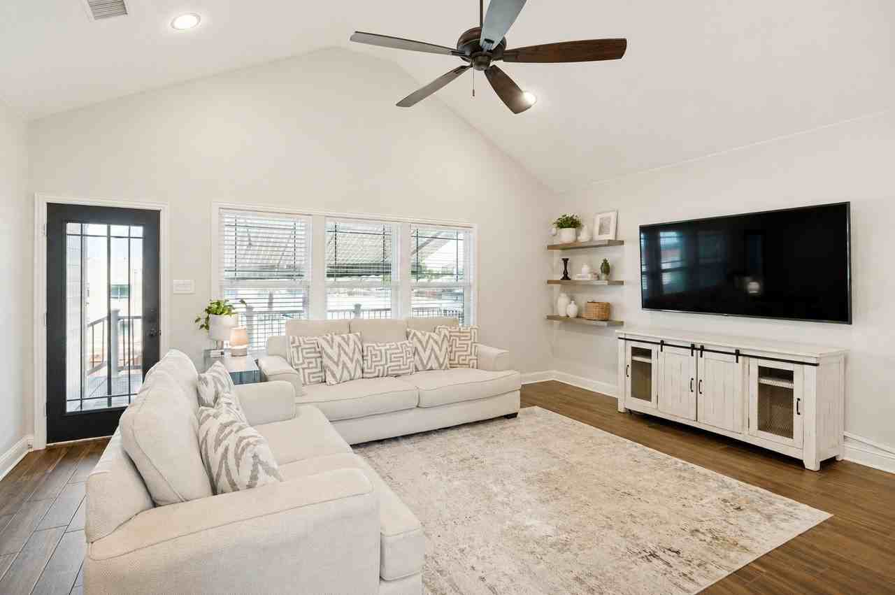 18141 Justice Ln - Photo 4 of 13