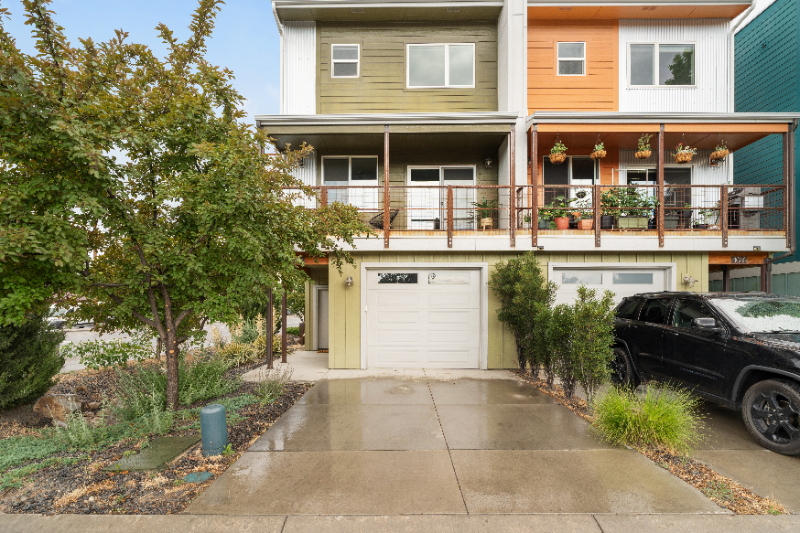 4076 N Adams St - Photo 2 of 16