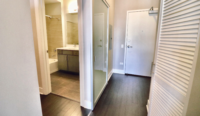 803 S Clark St - Photo 4 of 9