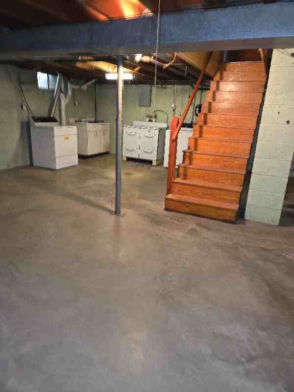 571 15th St - Photo 6 of 12