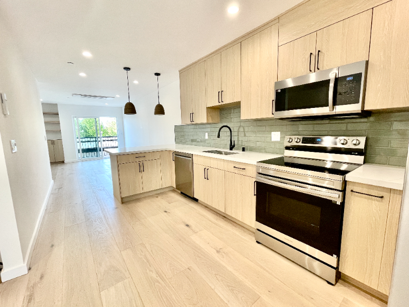 6032 42nd Ave Sw #B - Photo 4 of 26