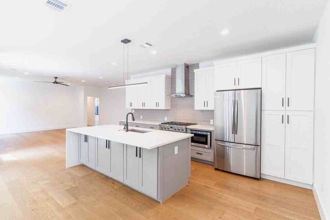 3705 Wilson St - Photo 4 of 36