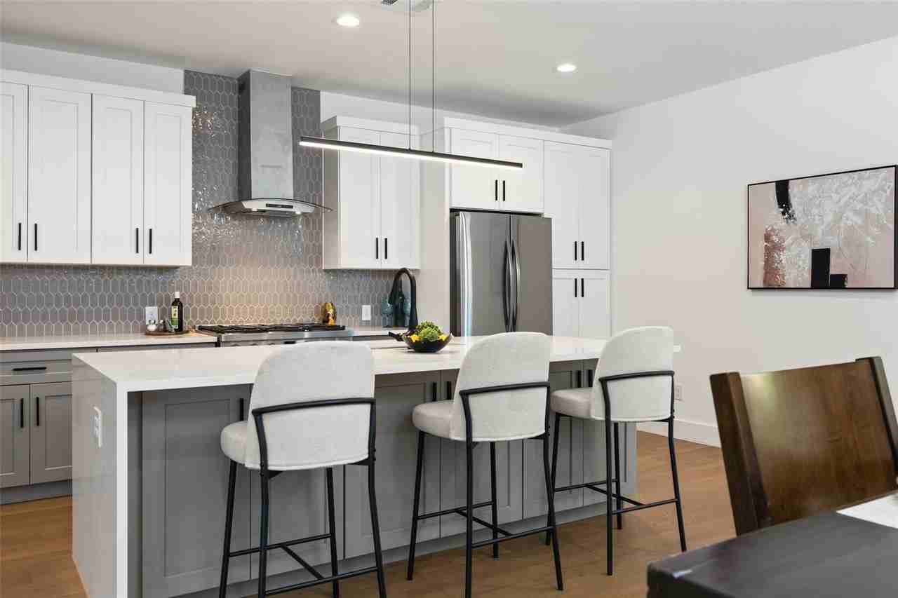 3705 Wilson St - Photo 7 of 36