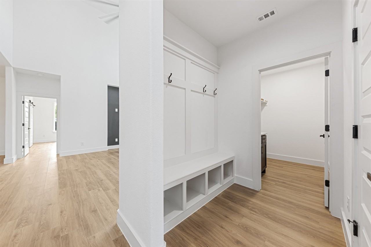 1604 Marburg St - Photo 3 of 12