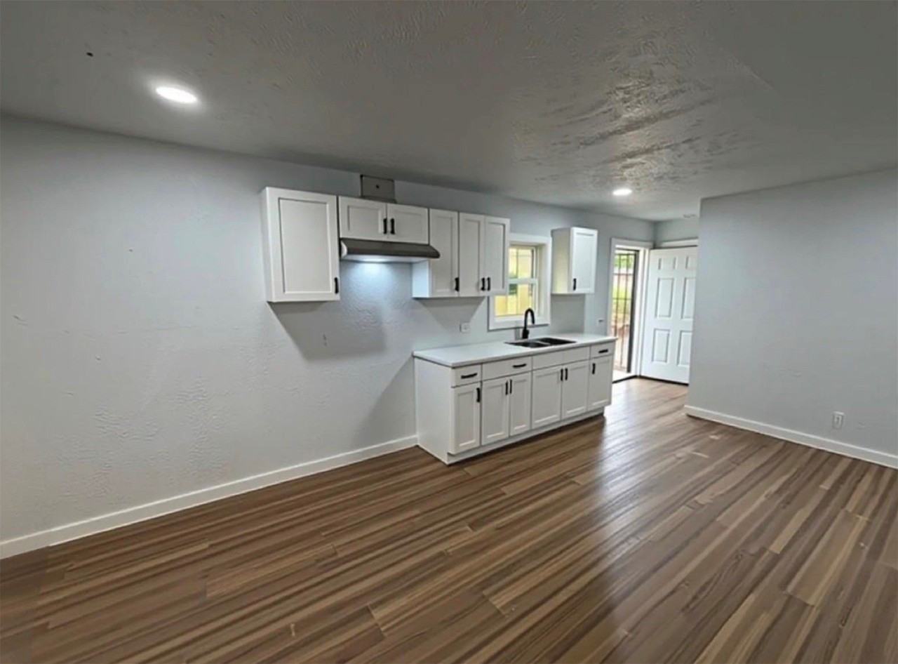 2738 Lawrence St - Photo 3 of 12
