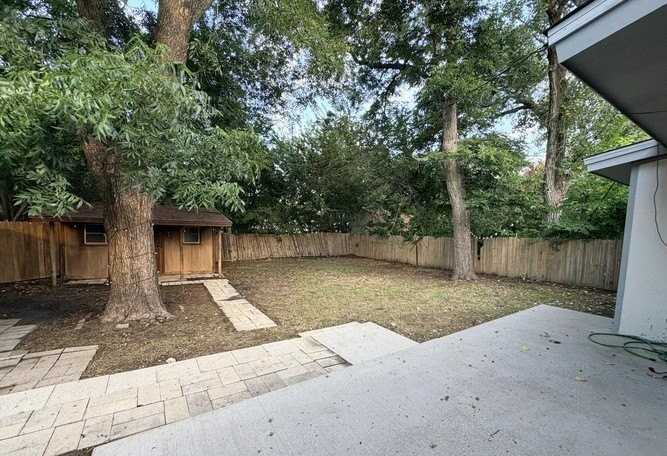 4925 Lubbock Ave - Photo 4 of 13