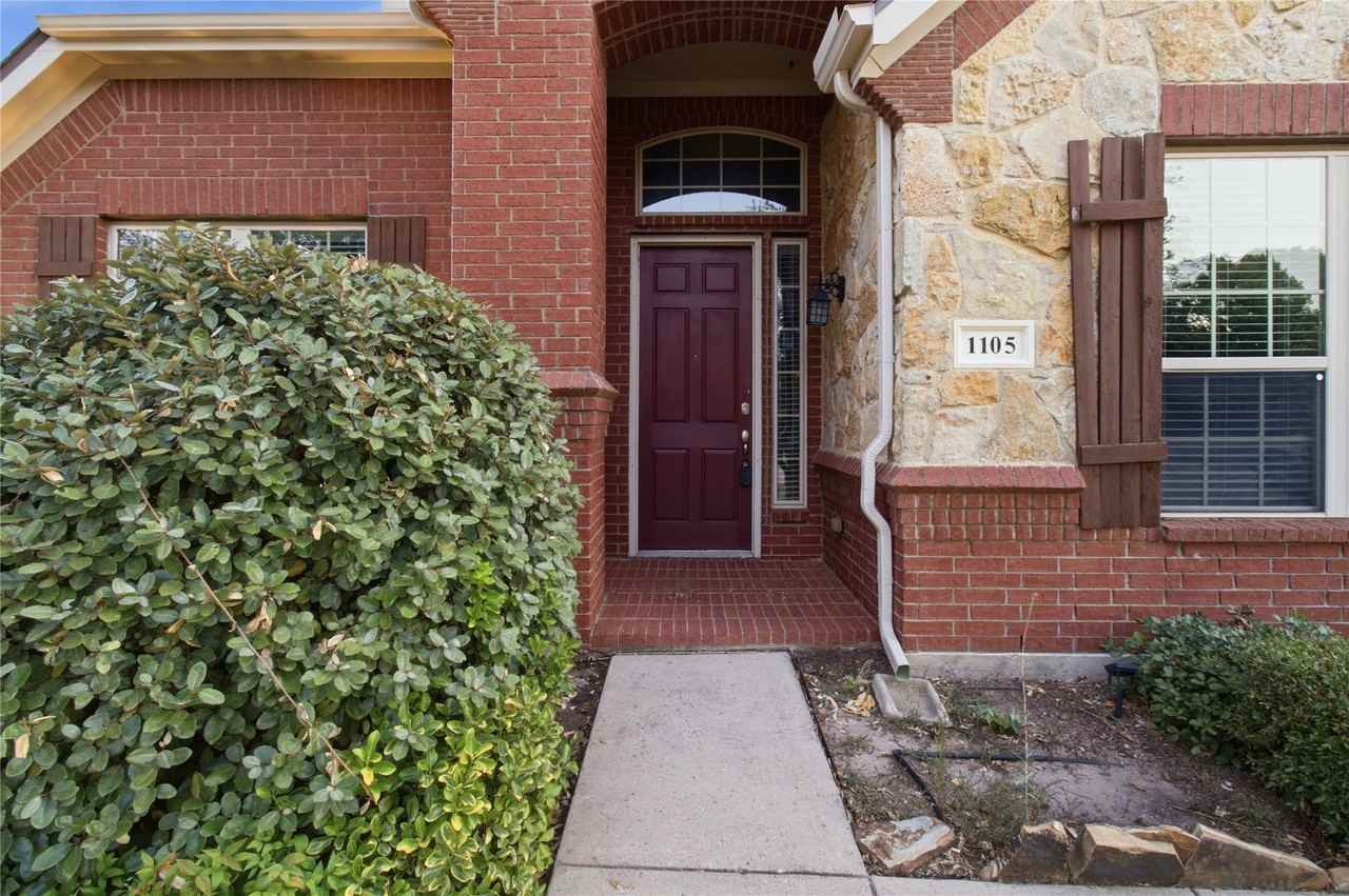 1105 Sunland Ct - Photo 2 of 37