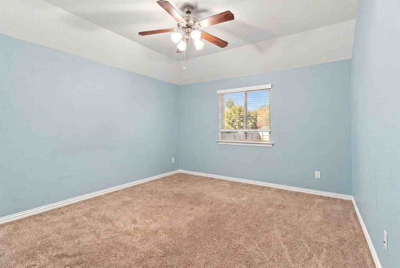 1105 Sunland Ct - Photo 5 of 37