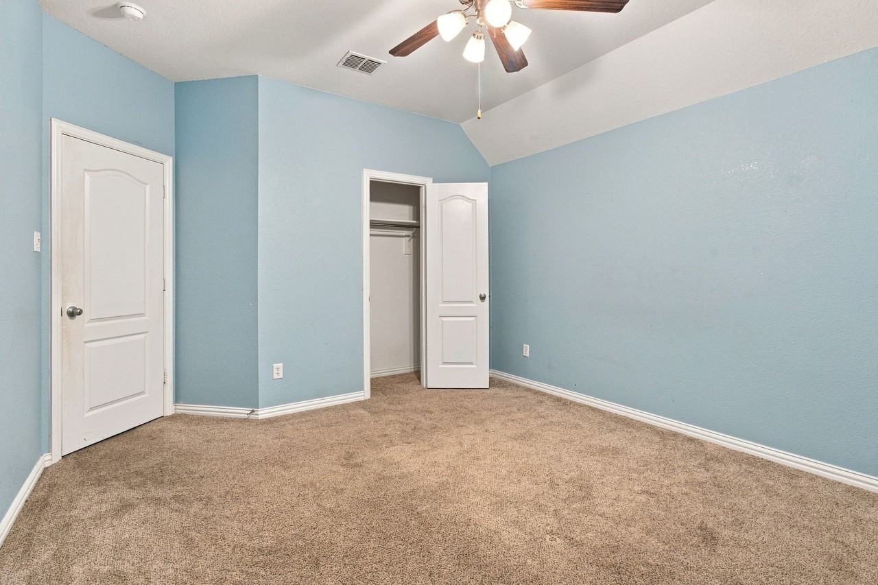 1105 Sunland Ct - Photo 6 of 37