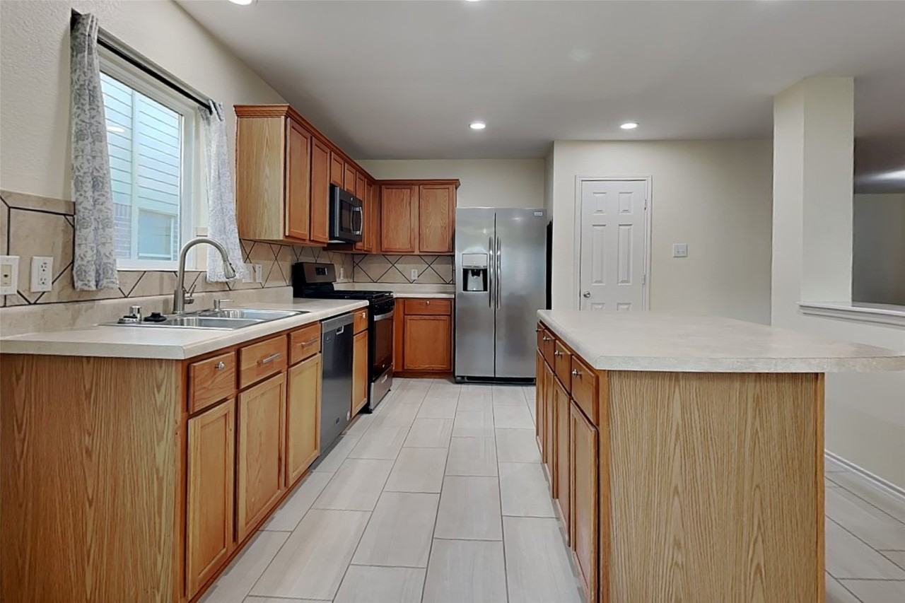 10133 Coolidge Dr - Photo 4 of 19