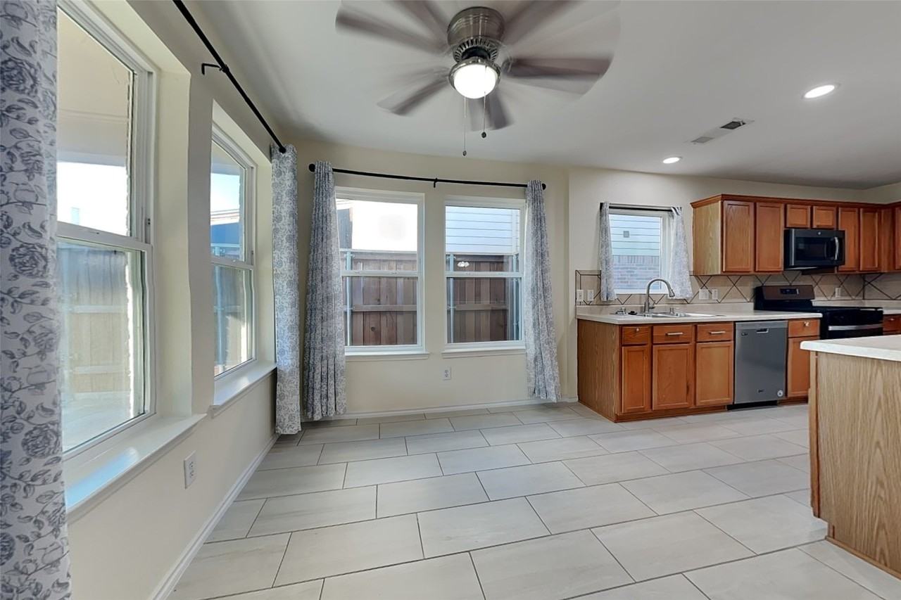 10133 Coolidge Dr - Photo 5 of 19