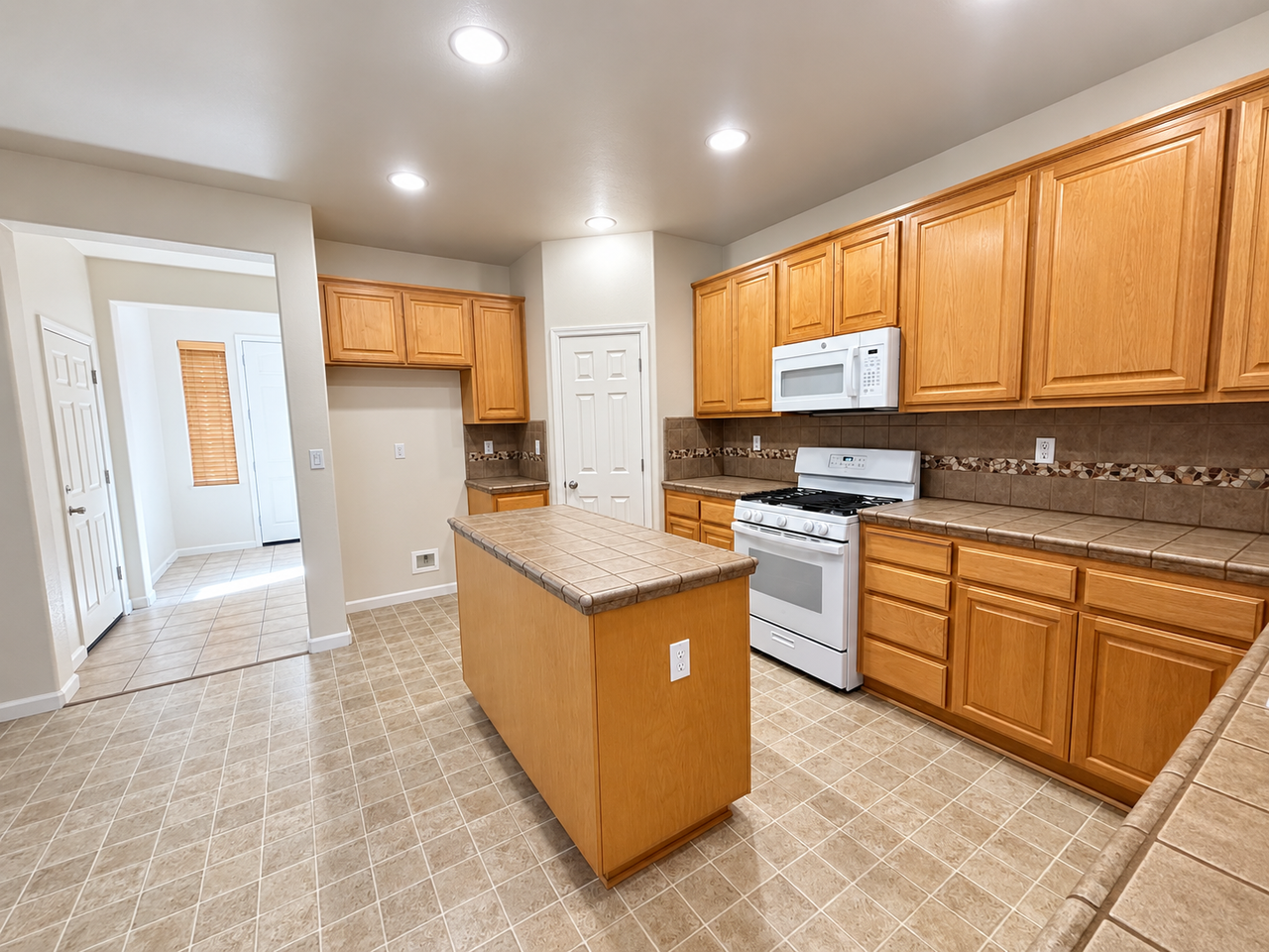 9402 Vintner Cir - Photo 5 of 21
