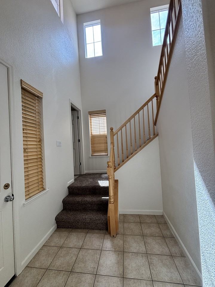 9402 Vintner Cir - Photo 7 of 21