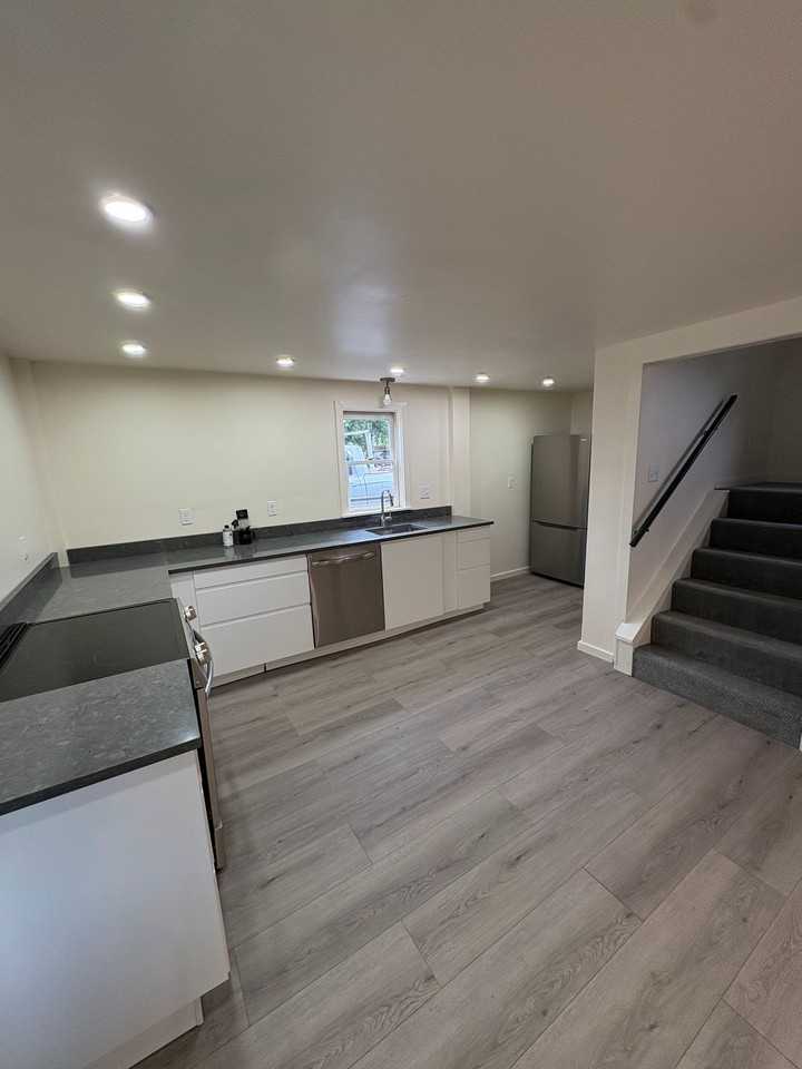 88 Pine St - Photo 4 of 12