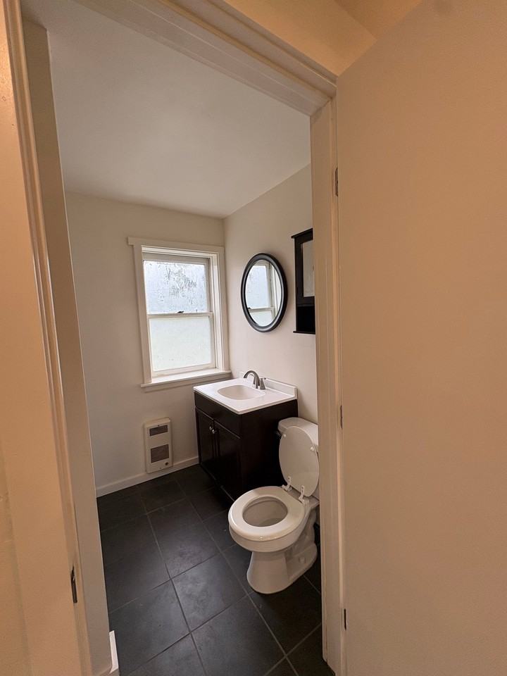 88 Pine St - Photo 5 of 12