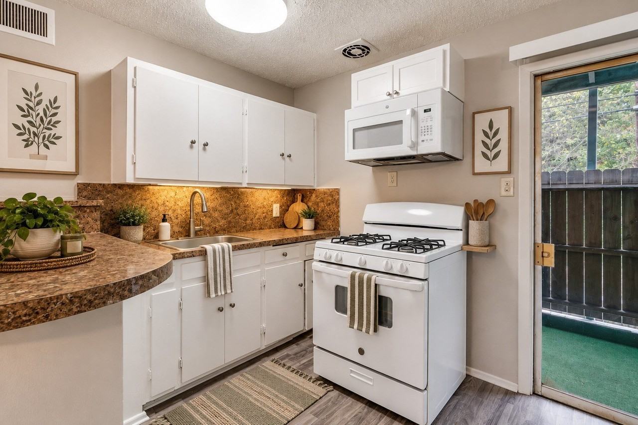 2213 Capri Dr #103 - Photo 2 of 9