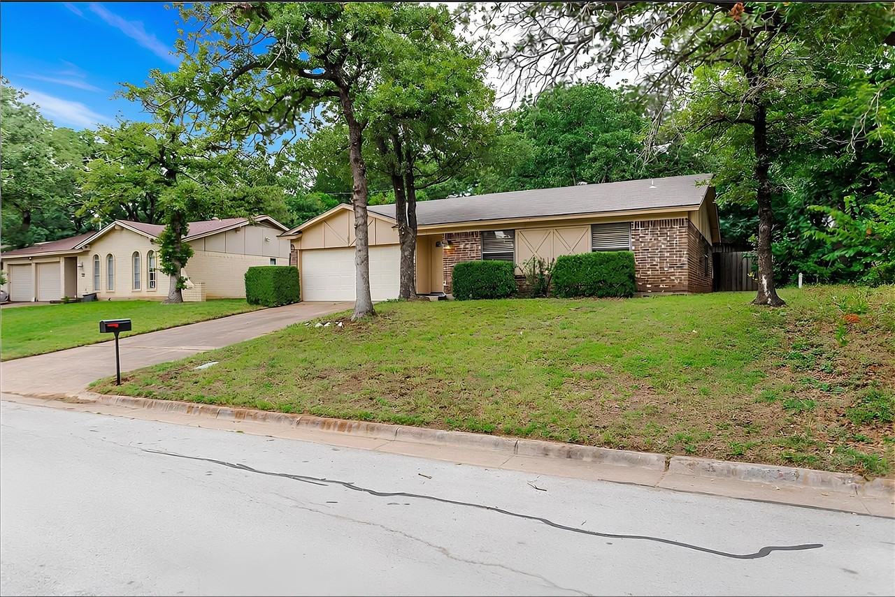 2805 Mintwood Pl - Photo 3 of 24