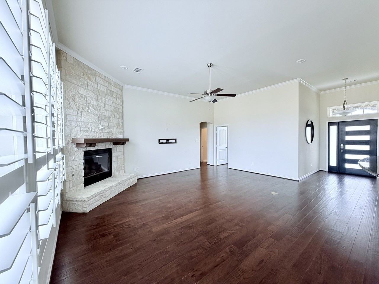7061 Whispering Oaks - Photo 7 of 32
