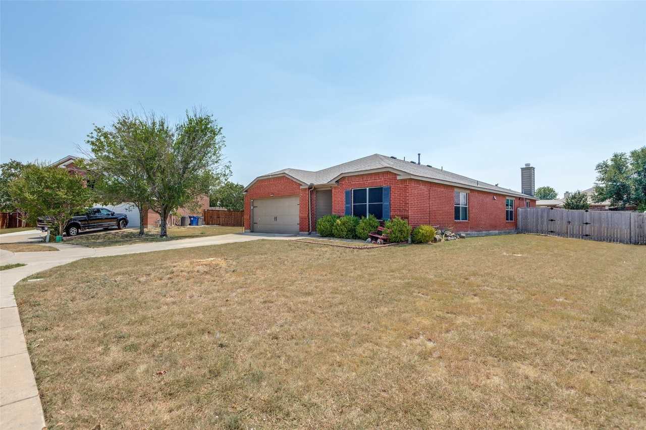 2402 Pheasant Run - Photo 2 of 24