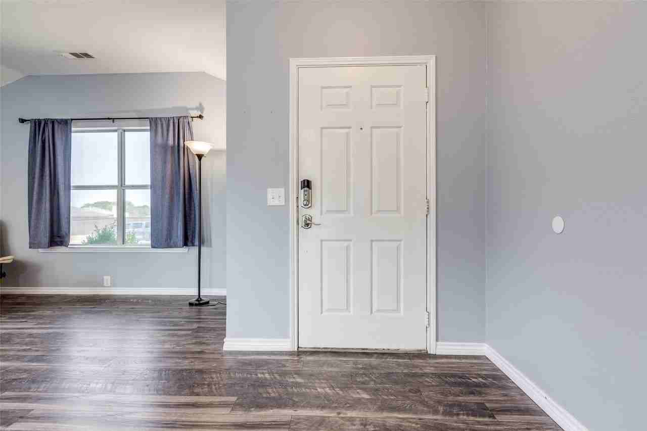 2402 Pheasant Run - Photo 3 of 24