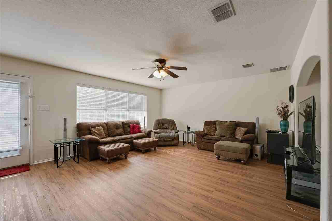 7408 Lazy Spur Blvd - Photo 4 of 16
