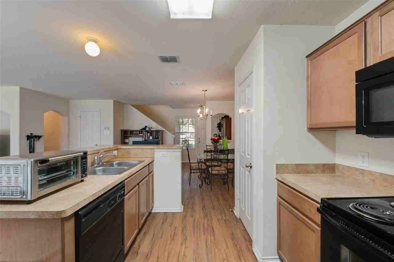 7408 Lazy Spur Blvd - Photo 6 of 16
