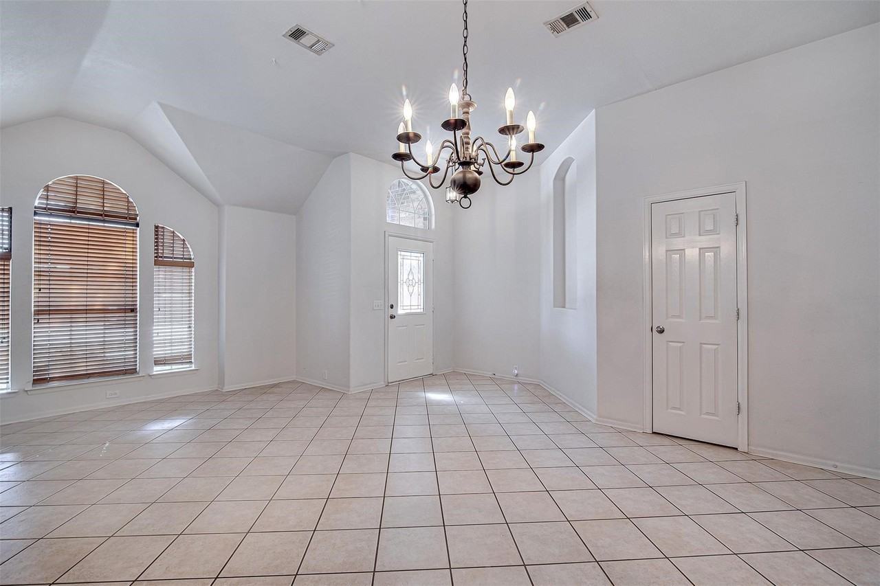 635 Blue Sky Dr - Photo 2 of 21
